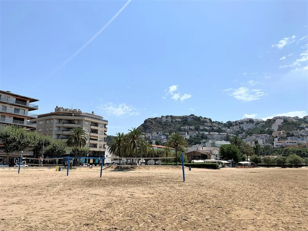 Beautiful Apartment Close To The Beach In Roses