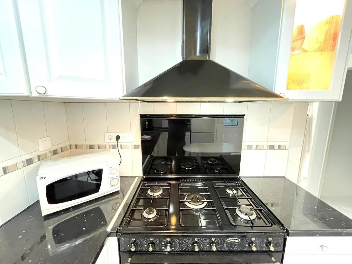 Beautiful Apartment Close To The Beach In Roses